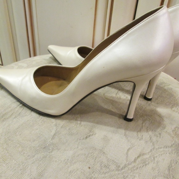 Stuart Weiztman women's satin pearl pump pointy shoes Sz 9 - Picture 7 of 16